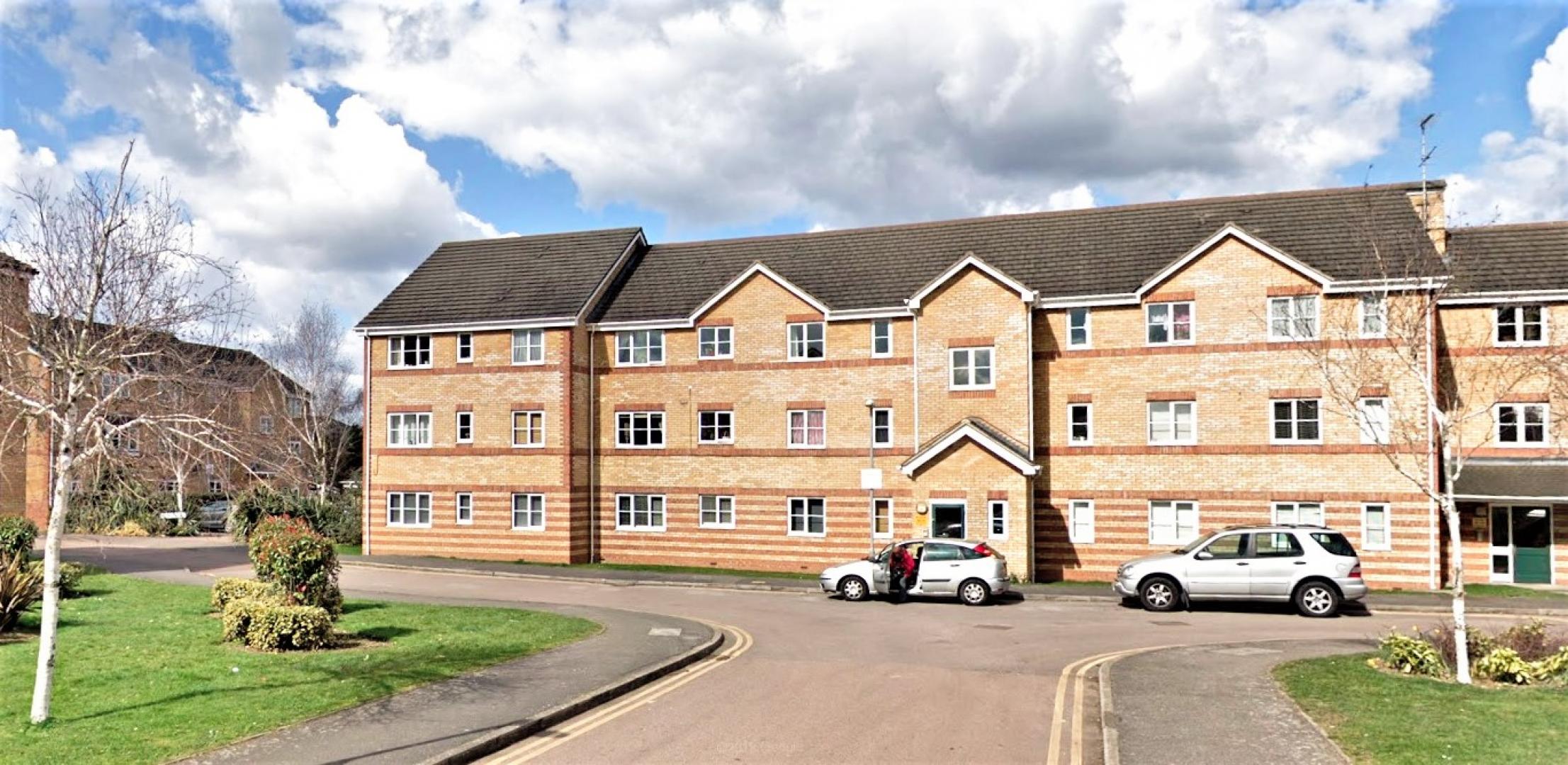 			2 Bedroom, 1 bath, 1 reception Flat			 Windmill Drive, CRICKLEWOOD